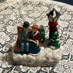 Christmas House of Lloyd Winter Figurine with Couple and Lamp Post music box
